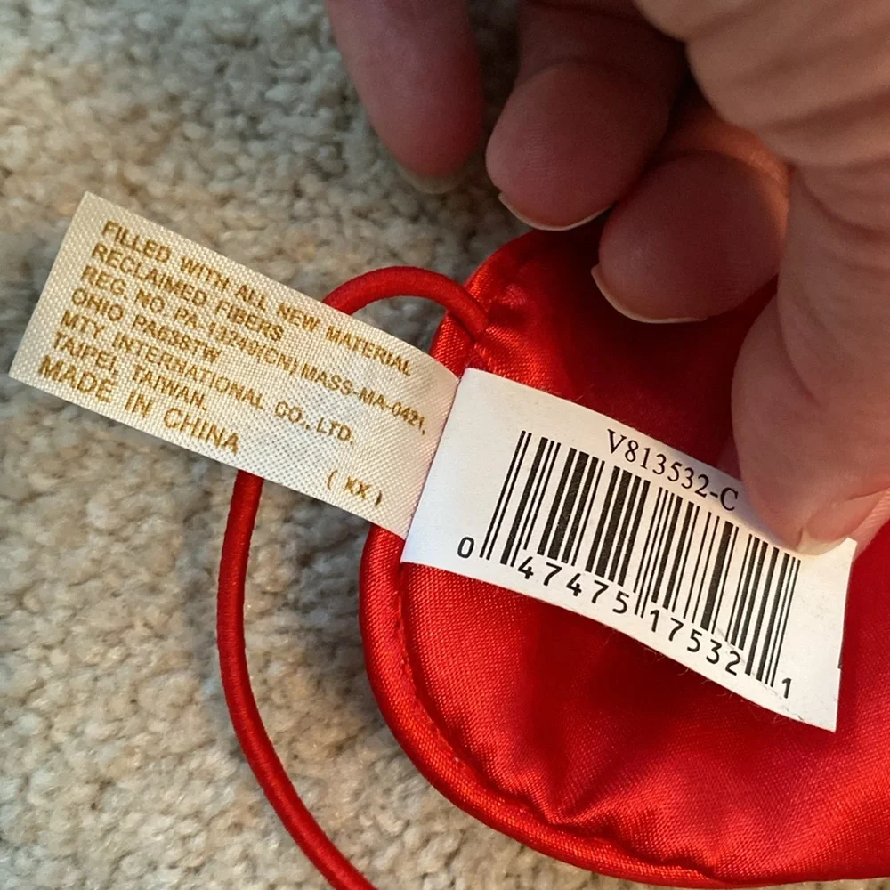 Dart Dee, collectors choice. Red “I ❤️ you” eye mask. - Picture 4 of 6